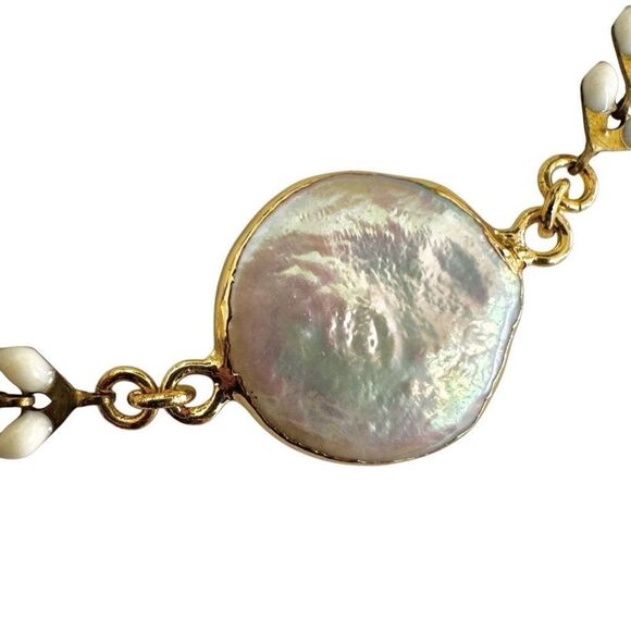 Abalone pendant necklace with white beaded chain - Picture 10 of 11